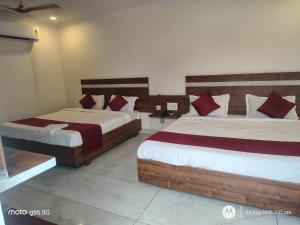 HoTEL LEELA ELITE