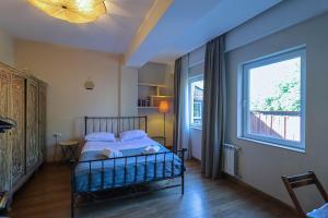 Charming 2BR Apt near Fabrika - By Wehost