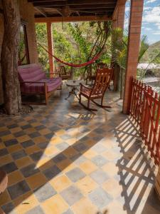 2 bedroom apartment in lush garden, 3 blocks from beach and center of San Juan
