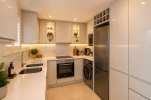 Dolphin Beach Large 1 Bedroom Apartment Ocean View