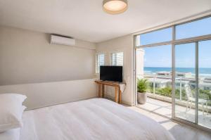 Dolphin Beach Large 1 Bedroom Apartment Ocean View