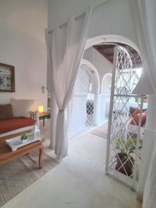 Beachfront Palm Haven ,Kaya 2 BR pools , balcony&beach access