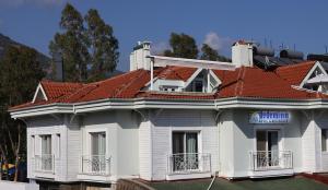 Dedeminn Marina Hotel