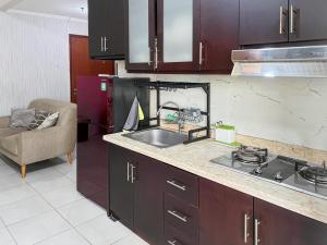 Cozy 2BR Sudirman Apt w Pool, Wi-Fi, & Netflix