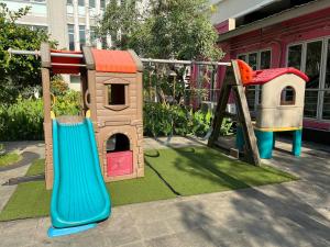 Cozy 2BR Sudirman Apt w Pool, Wi-Fi, & Netflix