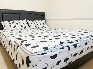 Large 3BR Meikarta Apt Cikarang w WiFi & Netflix