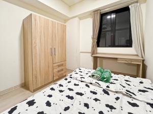 Large 3BR Meikarta Apt Cikarang w WiFi & Netflix