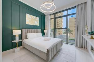 Vacationer Holiday Homes l Luxe 1 Bed l Private Beach Access, City Views