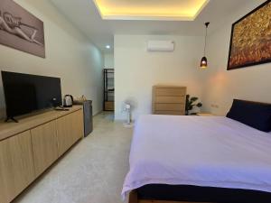 Palm Garden Retreat