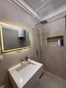 Ami Luxury Apartment - 40m from Golem Beach