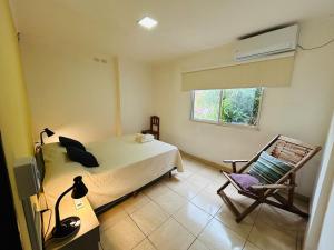 Habitación privada con cocina y baño compartido