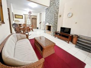 Large Villa Ciater 3BR near Sariater