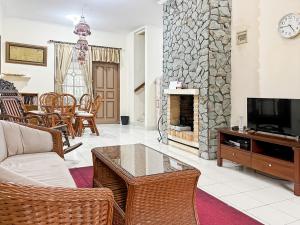 Large Villa Ciater 3BR near Sariater