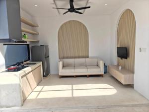 Newly 2BR Leora Villa with Pool, Wi-Fi