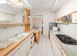 Newly Large 2BR Ambassador2 Apt with Pool Gym WiFi