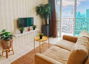Newly Large 2BR Ambassador2 Apt with Pool Gym WiFi