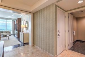 Two Bedroom Penthouse with Mountain and City Views