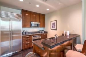 Two Bedroom Penthouse with Mountain and City Views