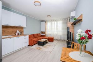 Modern 1BR with Balcony Steps from the University by Flаt Mаnаgеr