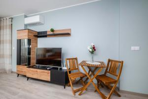 Modern 1BR with Balcony Steps from the University by Flаt Mаnаgеr