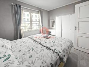 Luxury 2BR Gading Apt MOI Pool & Wi-Fi