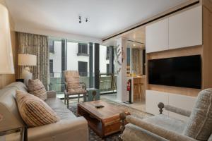 Luxury Rooftop Jacuzzi Penthouse at Savoy Insular
