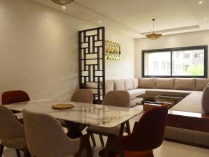 Ocean view and pool elegant cozy apartment