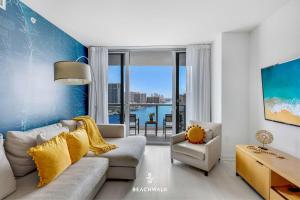 Stunning Waterway View - 2BR Resort Suite