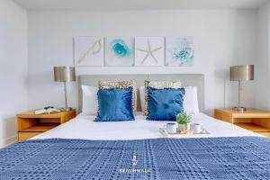 Stunning Waterway View - 2BR Resort Suite