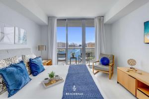 Stunning Waterway View - 2BR Resort Suite