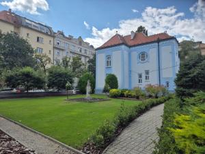 Blue church Apt