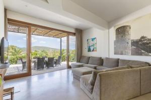 Ca´n Domingo -Stylish villa with pool, gym & views