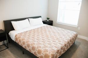Downtown Houston Skyline Stay, Steps to Daikin Park D