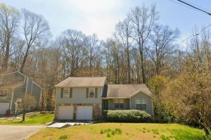 Game Room! King Bed! Near ATL! Fenced Yard w Deck BBQ