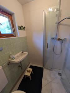 Cozy Alpine Chalet in Unterjettenberg - Ideal for Families & Nature Lovers