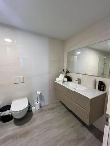 Spacieux appartement avec piscines et accès privé mer, Dominicus