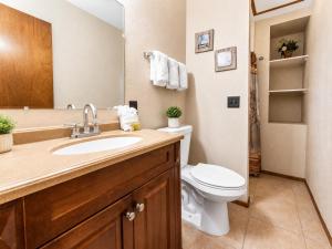 Cub Run Cabin - Spacious home close to the lake with Hot tub!