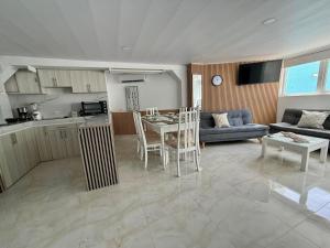 Hansa Bay Apartment 103