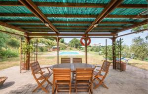 2 Bedroom Cozy Apartment In Castelmuzio