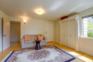 34 Mi to Carmel Beach! Walkable Extended Escape