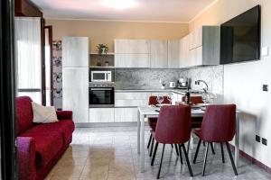 Elegant Apartment with Pool on Lake Garda