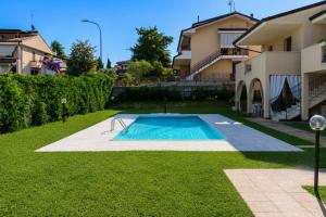 Elegant Apartment with Pool on Lake Garda