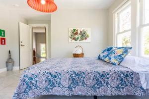 Colorful and Luminous Suite near MIA