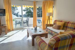 Pinos: Serene 2BD wpool, views & walk to beach