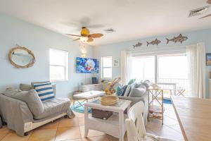 3BR Ocean View Villa w Pool, Walk to Beach