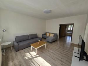 Cozy Urban Residence - 2BR - Sleeps 6 - Near Old Town