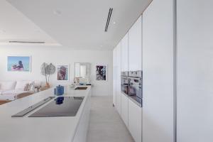 3BR Beachfront Penthouse, Private Pool, Palm Cay