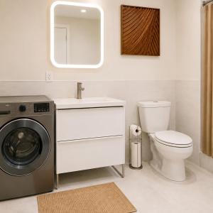 Spacious 2BR, Sleeps 8 4 Beds, WD Near Downtown