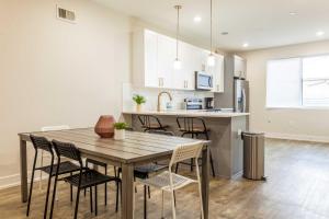Spacious 4BR Home wBackyardSleeps 8Full Kitchen