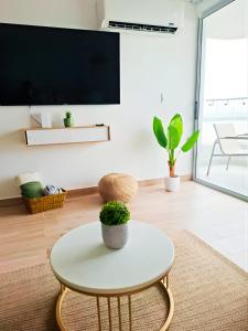 Cartagena Luxury Apartment Pool & Beach Escape